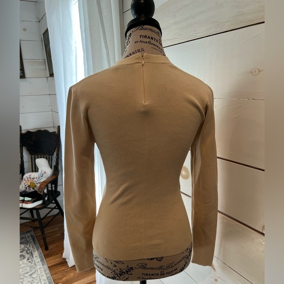 Zara cutout Cream Women's Top, size medium, EUC, bodycon, stretchy, knit - Picture 2 of 8